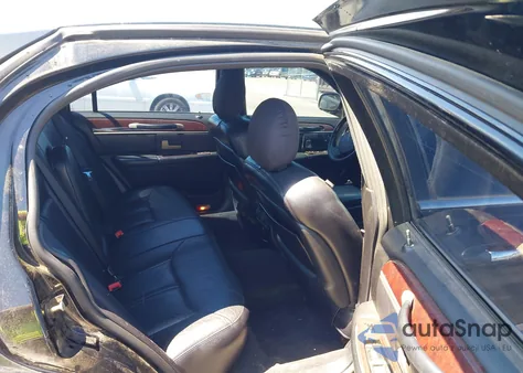 2005 Lincoln Town Car Signature Limited z USA, uszkodzony, nr VIN 1LNHM82W05Y670675